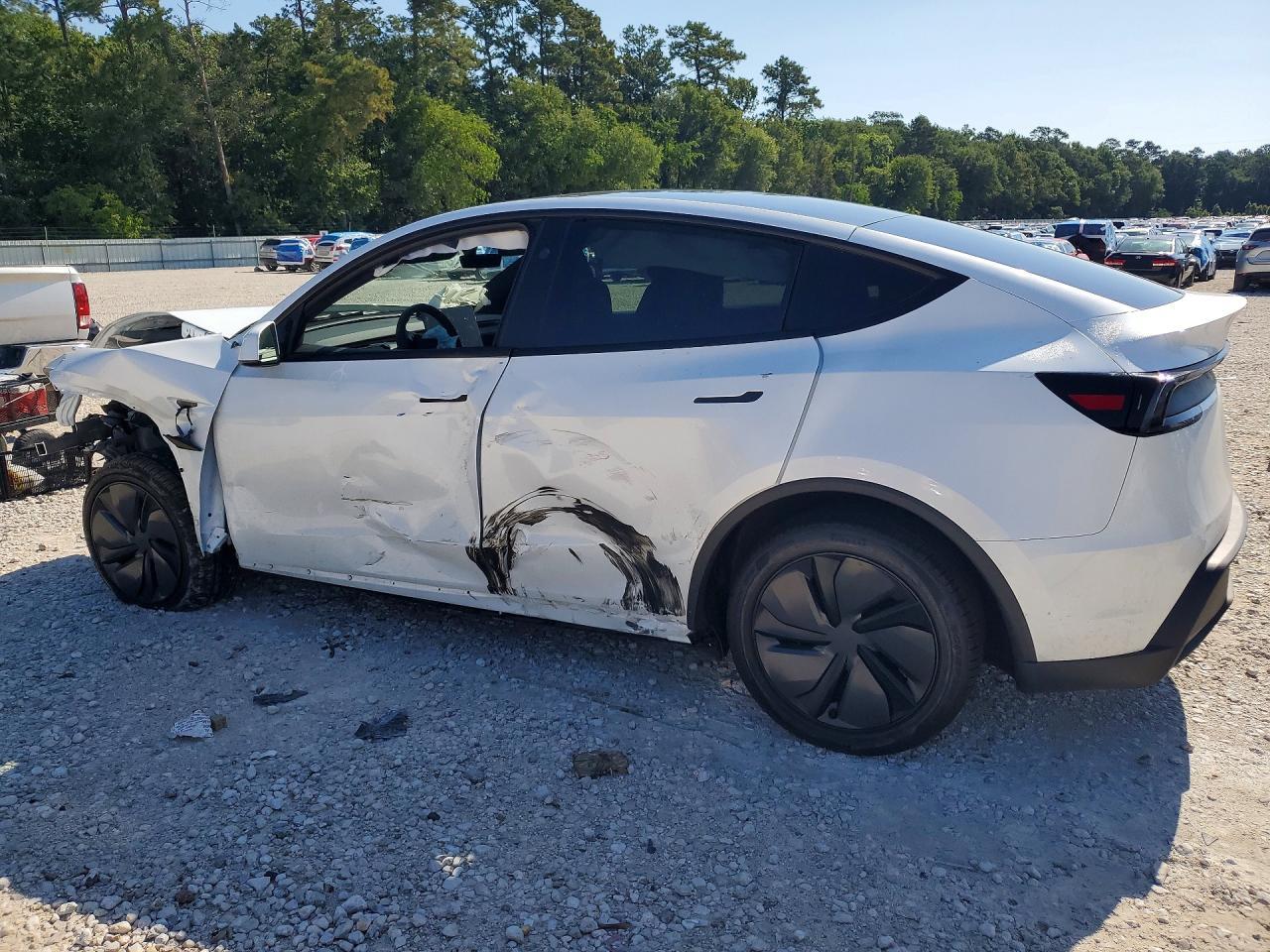 2026 Tesla Model Y - Фото 2