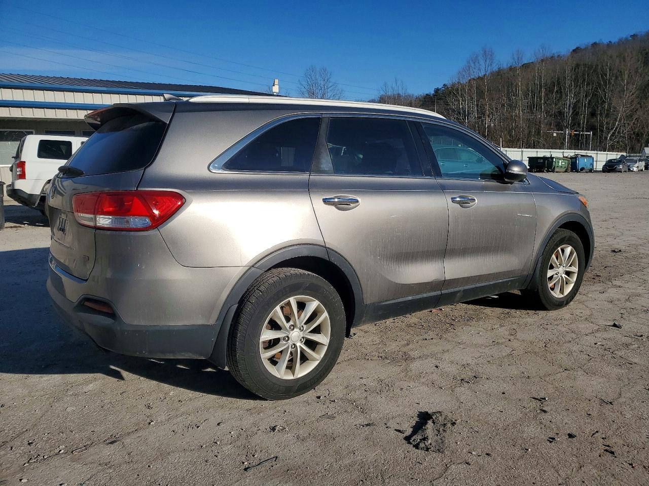 2016 Kia Sorento Lx - Image 2