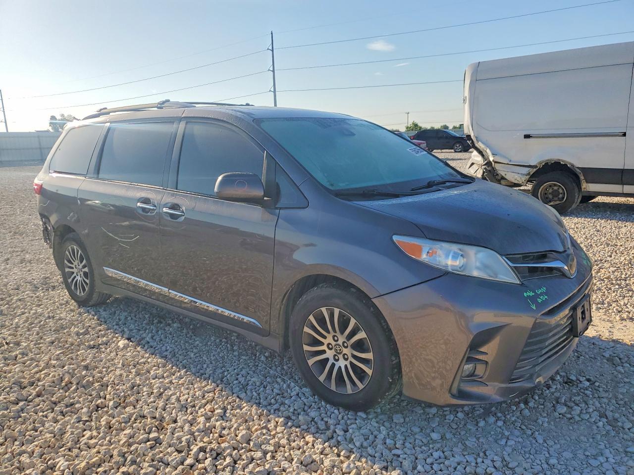 2020 Toyota Sienna Xle Premium 8-Passenger - Фото 4