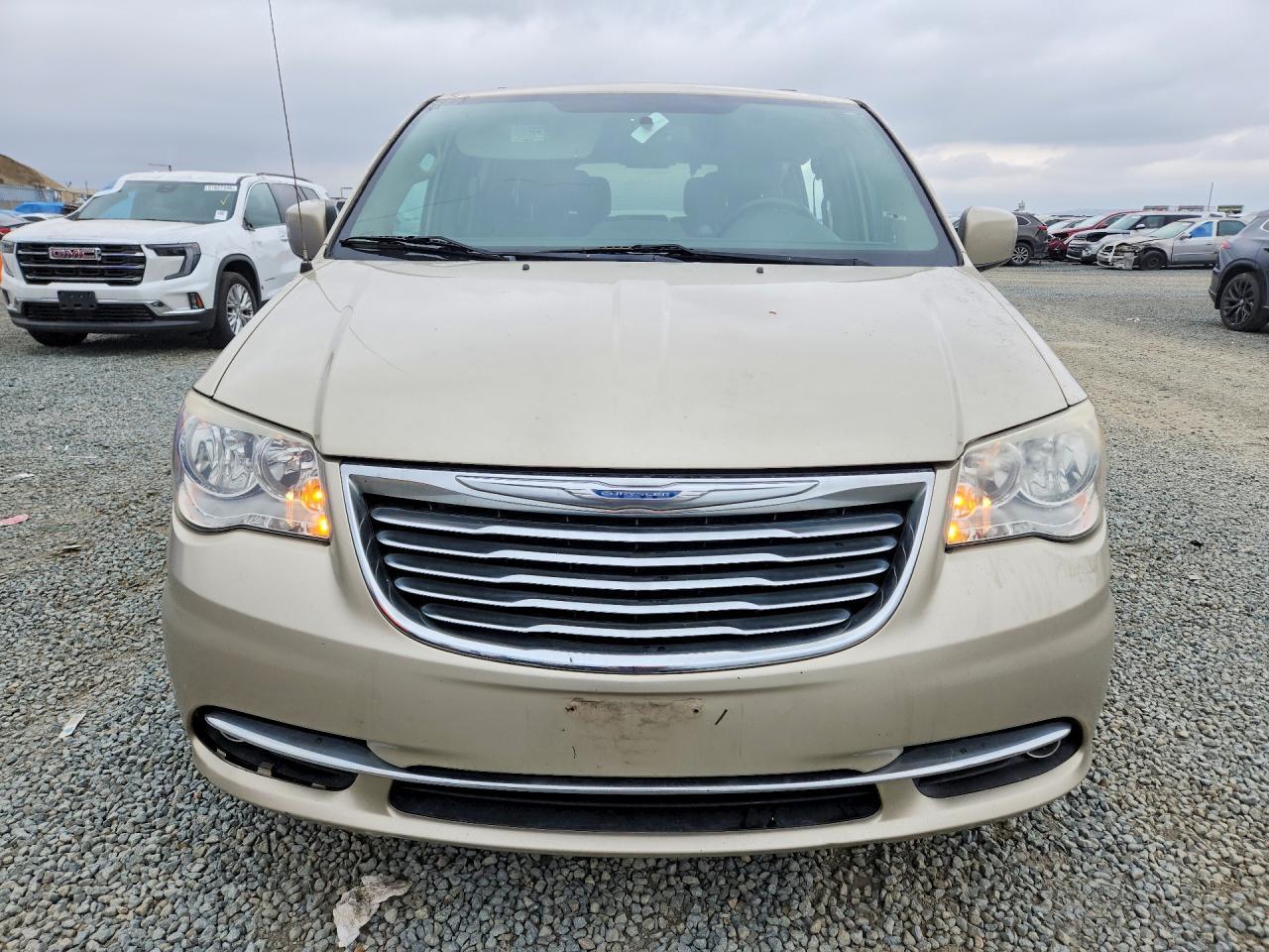 2015 Chrysler Town & Country Touring - Image 5