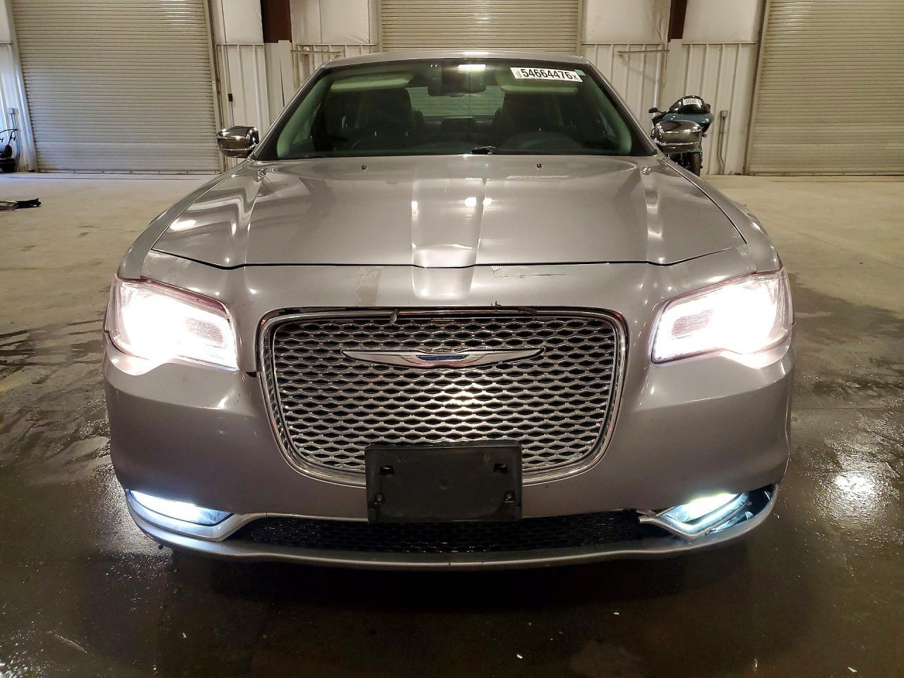 2016 Chrysler 300 Limited - Image 5