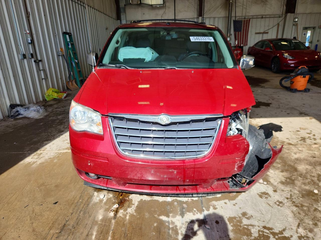 2010 Chrysler Town & Country Touring Plus - Фото 5