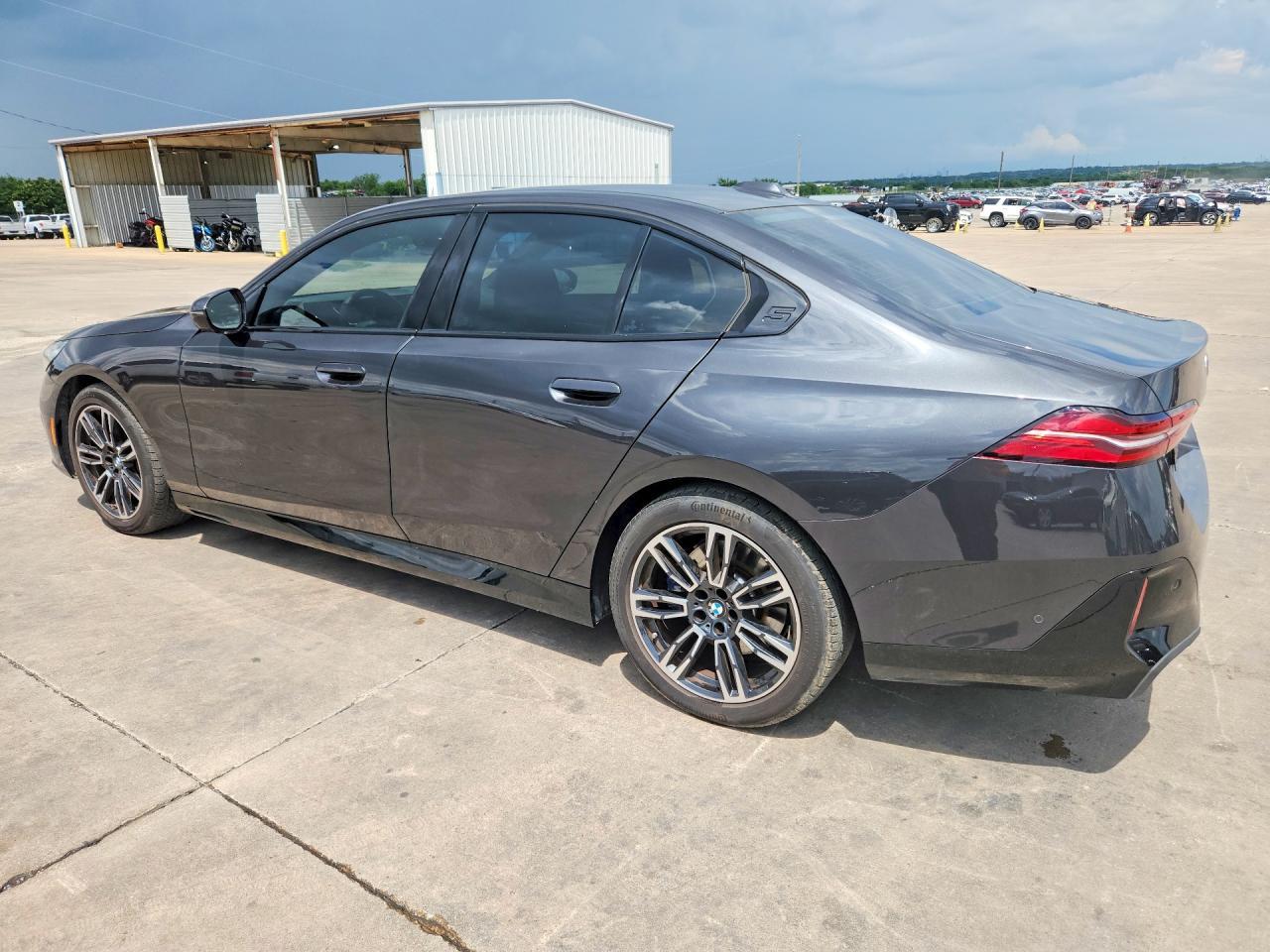 2025 BMW 530 I - Фото 2