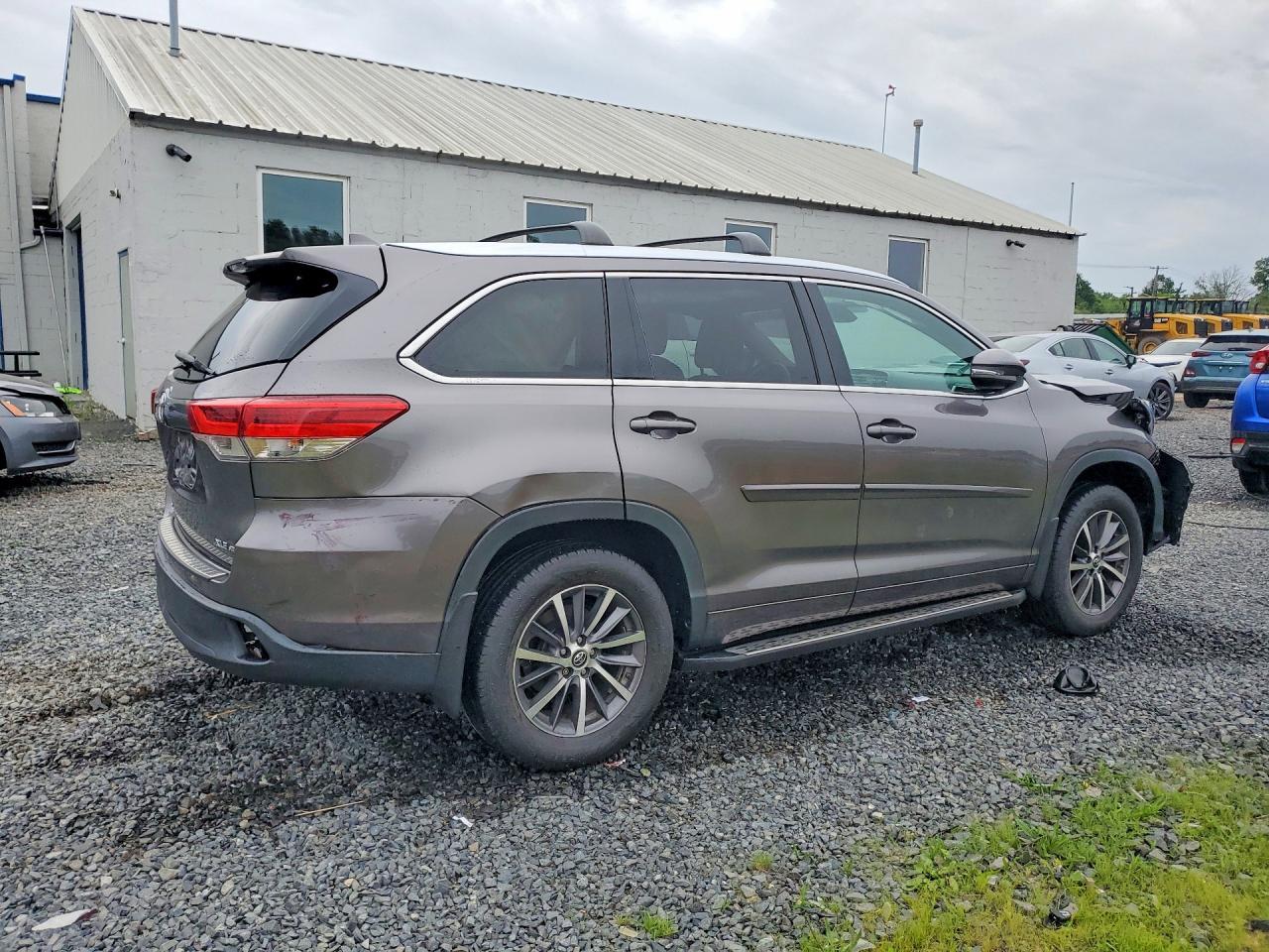 2018 Toyota Highlander Xle - Image 3