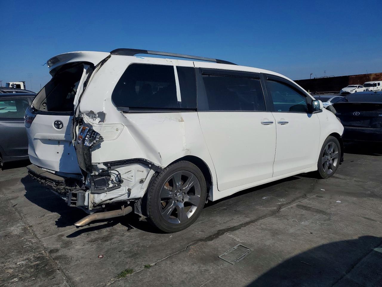 2016 Toyota Sienna Se Premium - Image 3