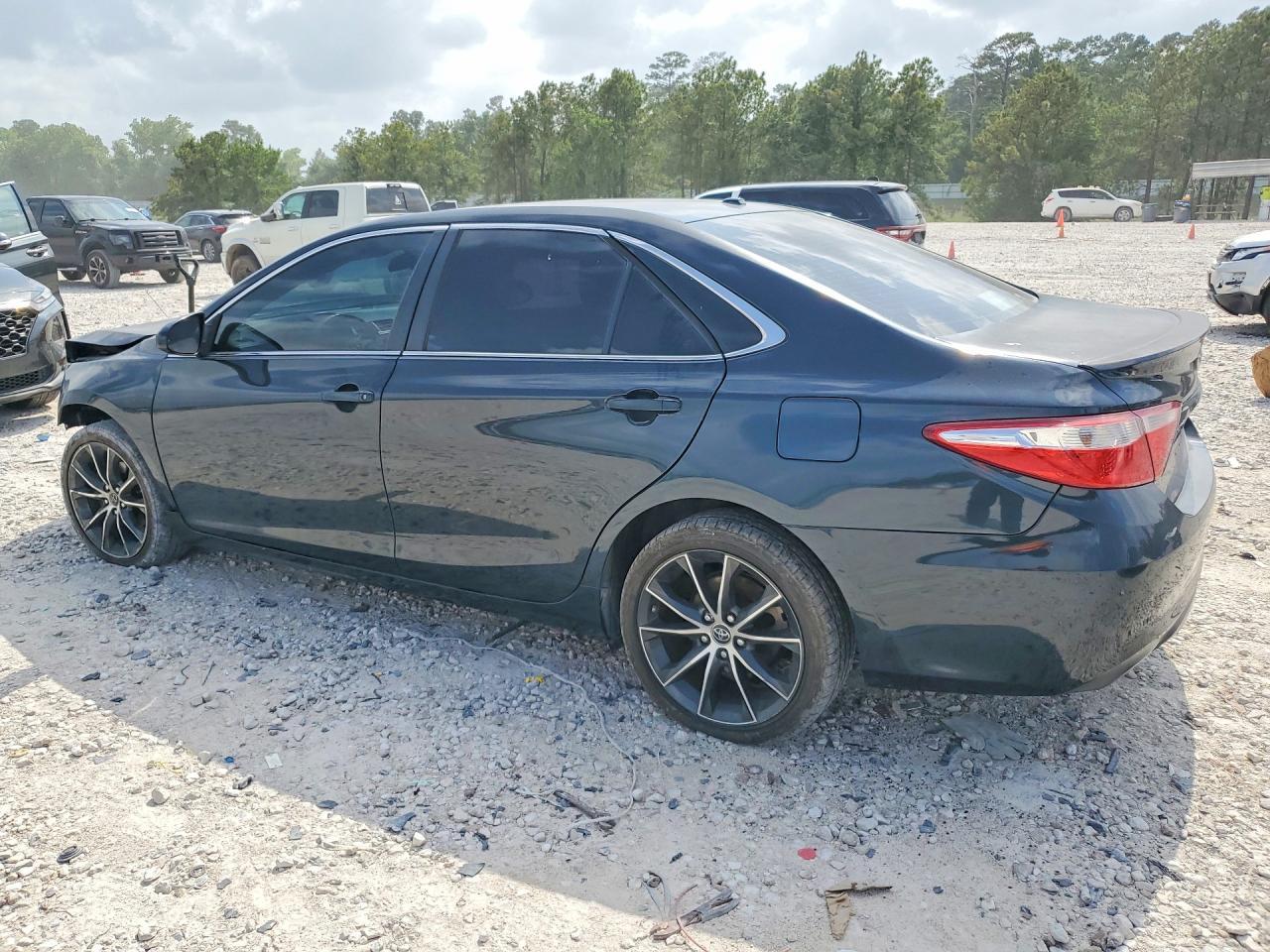 2015 Toyota Camry Xse - Image 2
