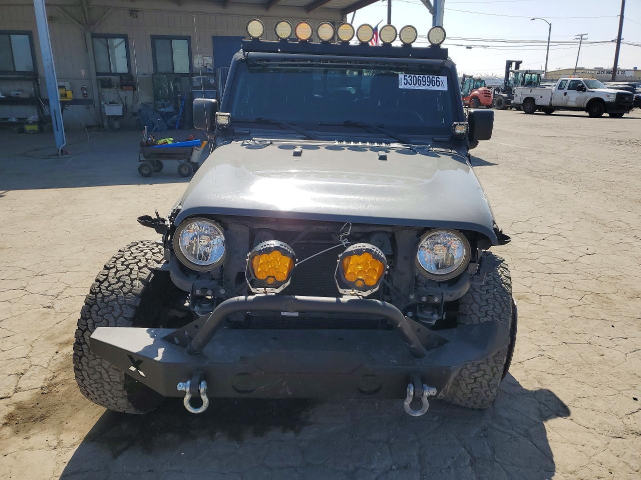 2023 Jeep Gladiator Sport - Image 5