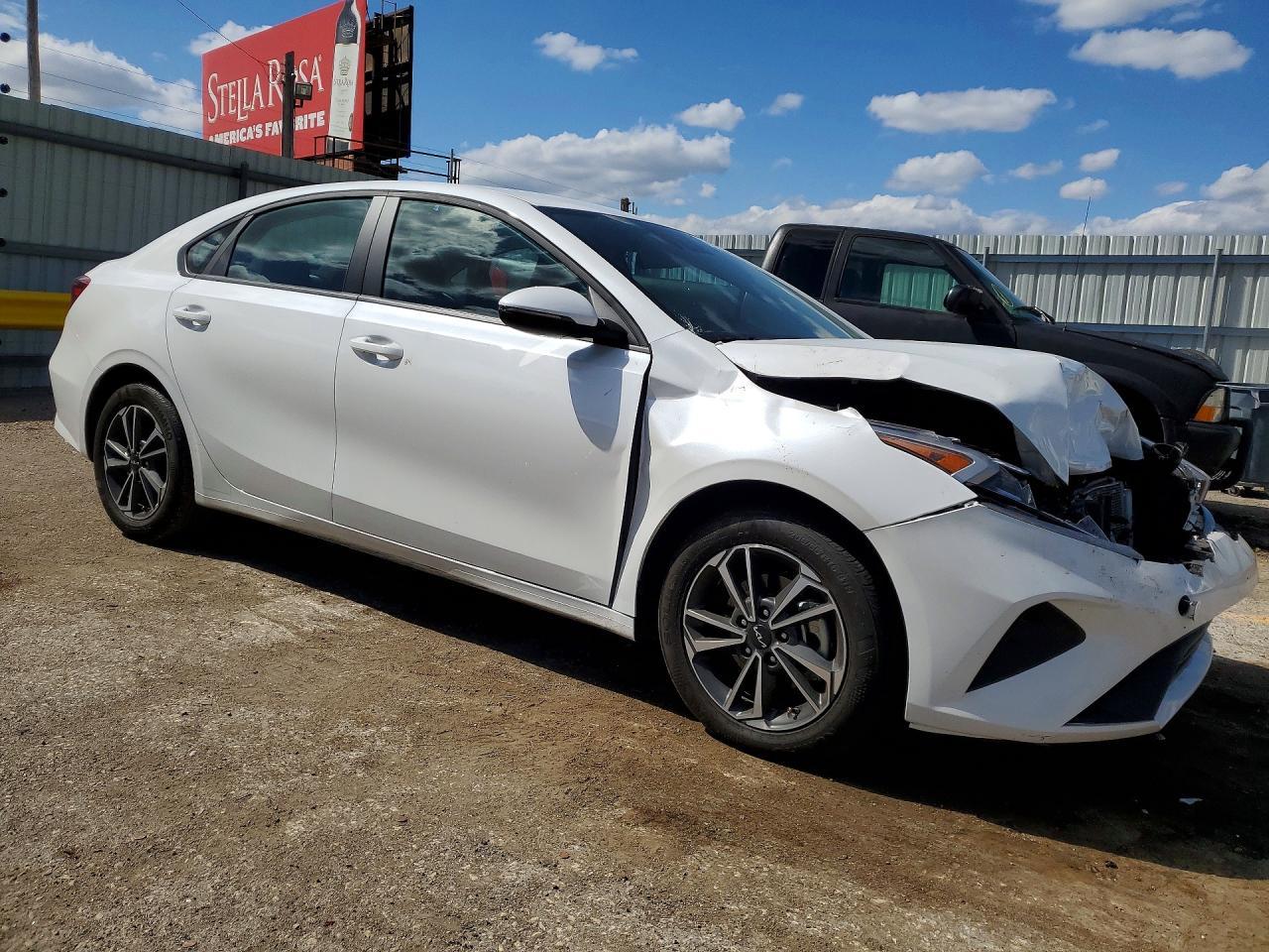 2024 Kia Forte Lxs - Image 4