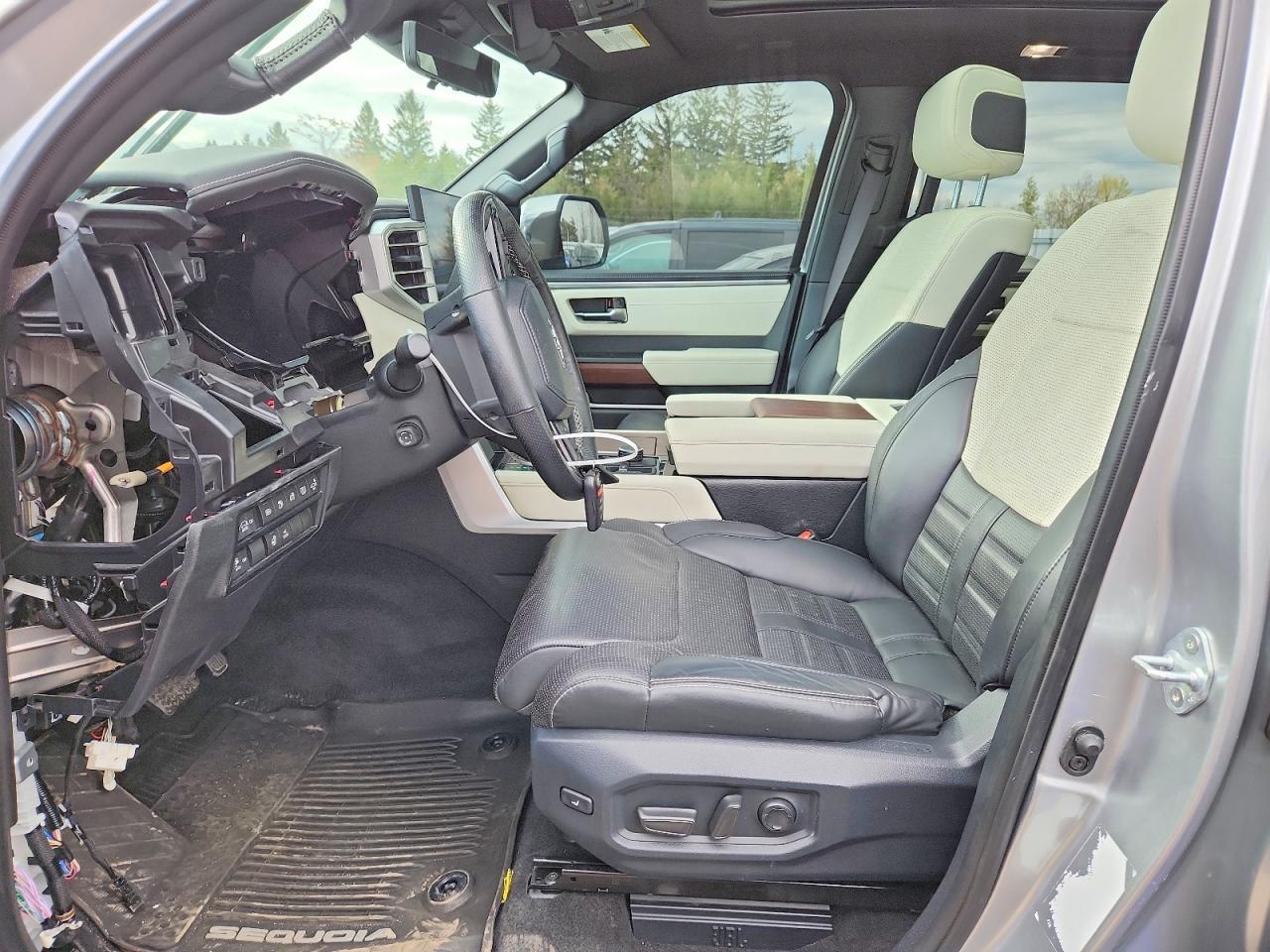 2024 Toyota Sequoia Capstone - Фото 7