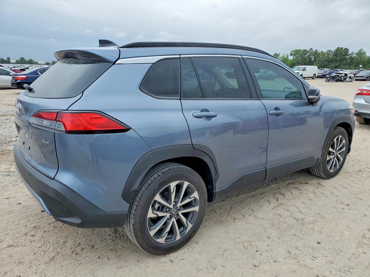 2025 Toyota Corolla Cross Xle - Фото 3