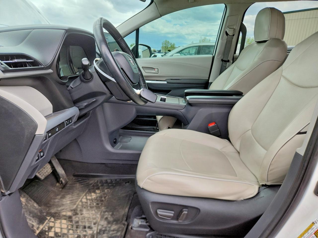 2022 Toyota Sienna - Image 7
