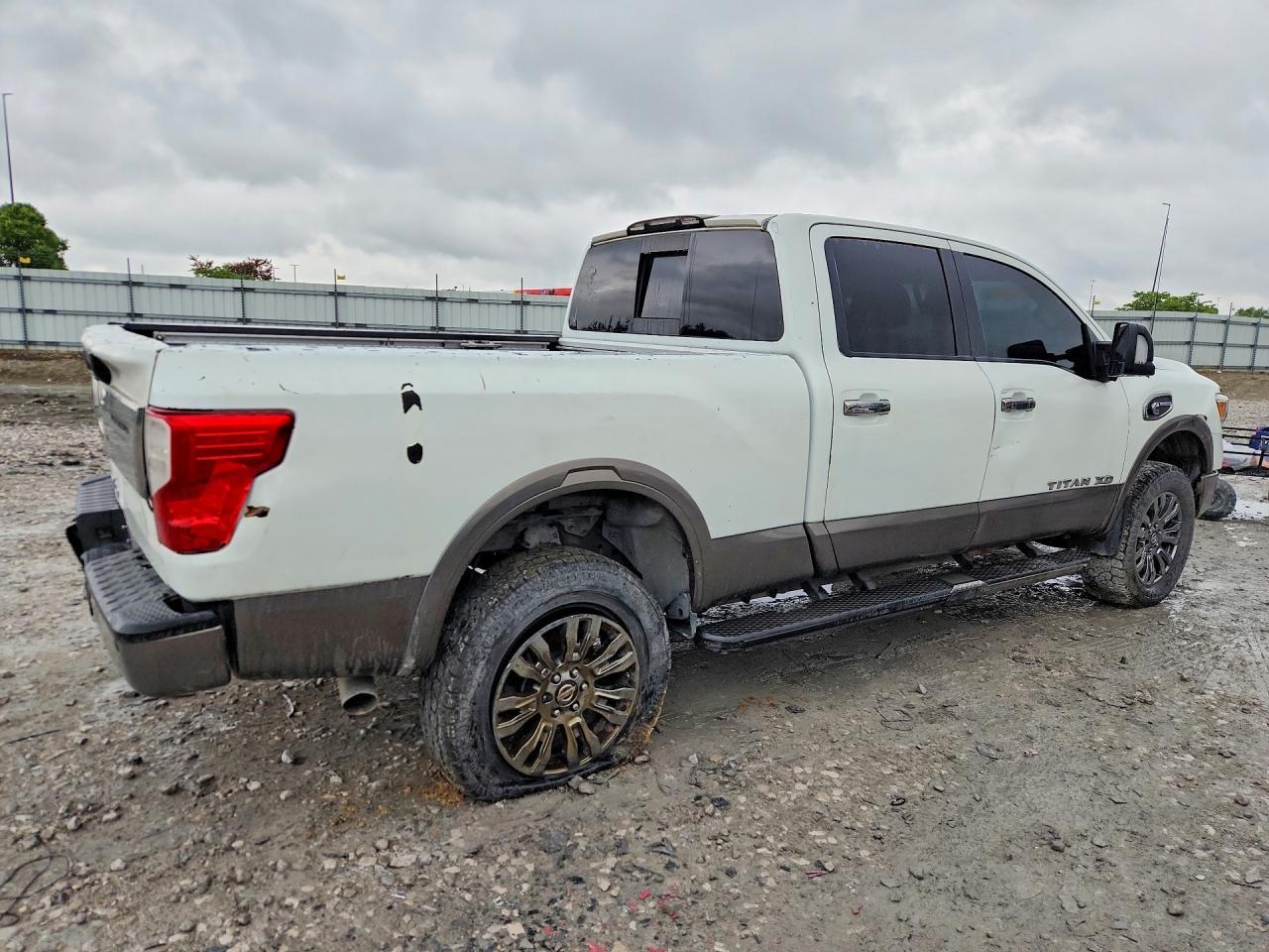 2016 Nissan Titan Xd Platinum Reserve - Фото 3