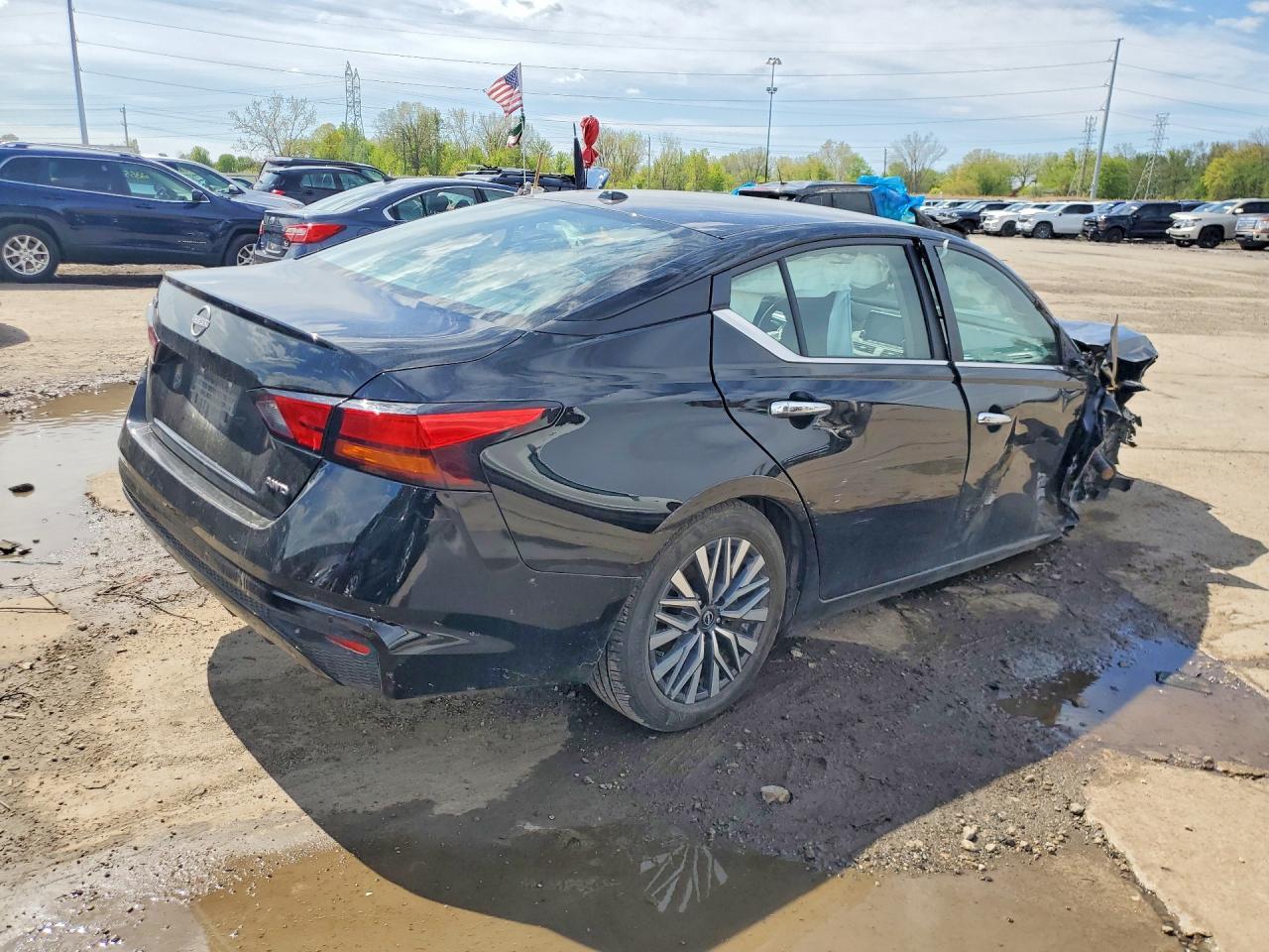 2025 Nissan Altima Sv - Image 3