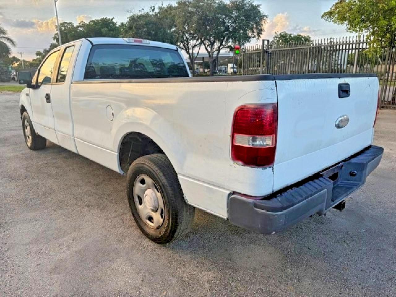 2007 Ford F150 - Image 2