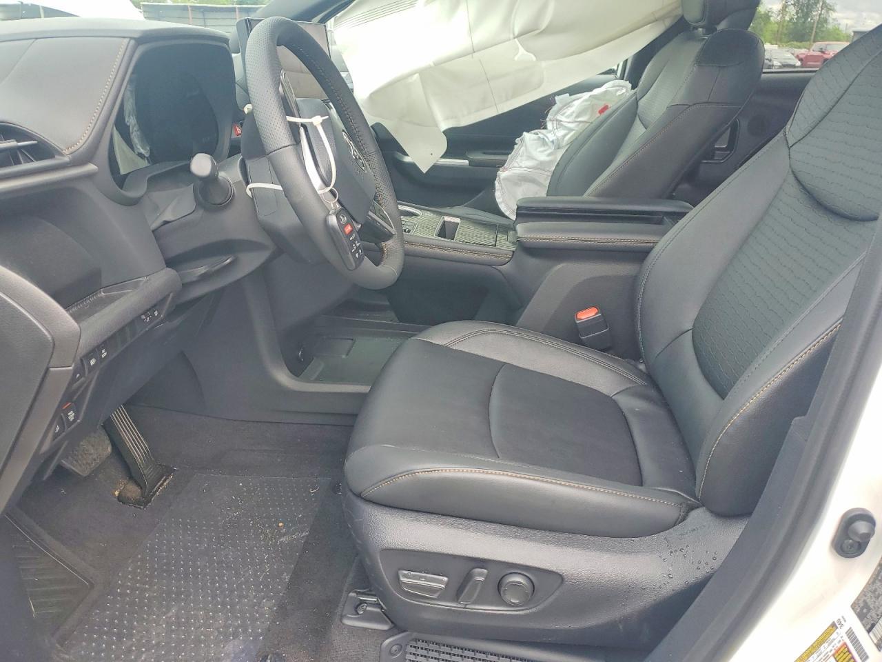 2026 Toyota Sienna Woodland Edition - Фото 7