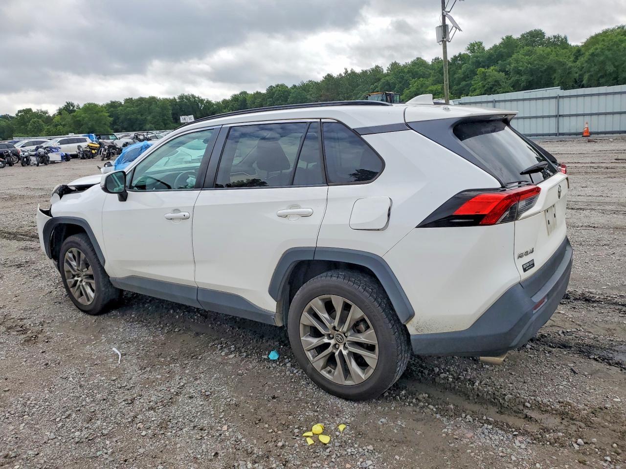 2019 Toyota Rav4 Xle Premium - Image 2