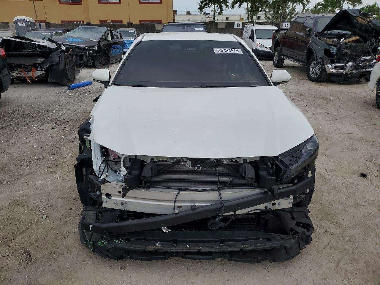 2025 Toyota Camry Se - Image 5