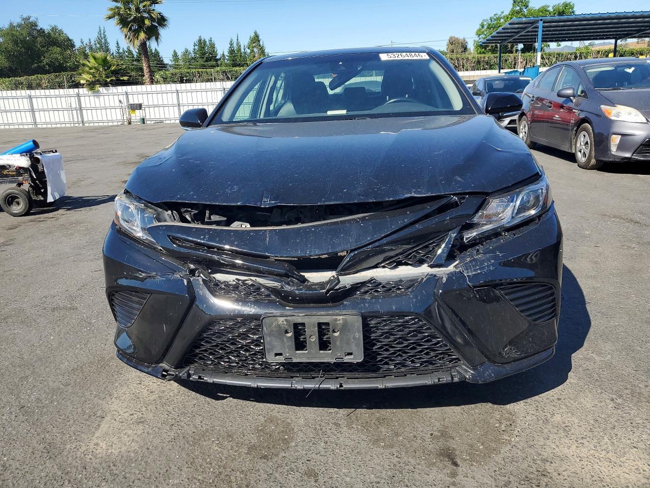 2020 Toyota Camry Se - Фото 5