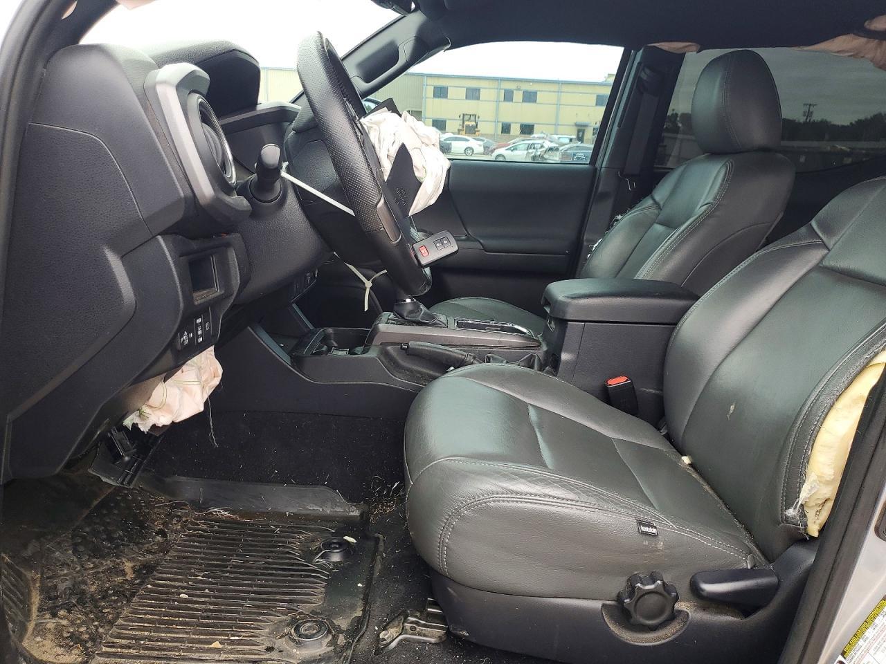2019 Toyota Tacoma - Image 7