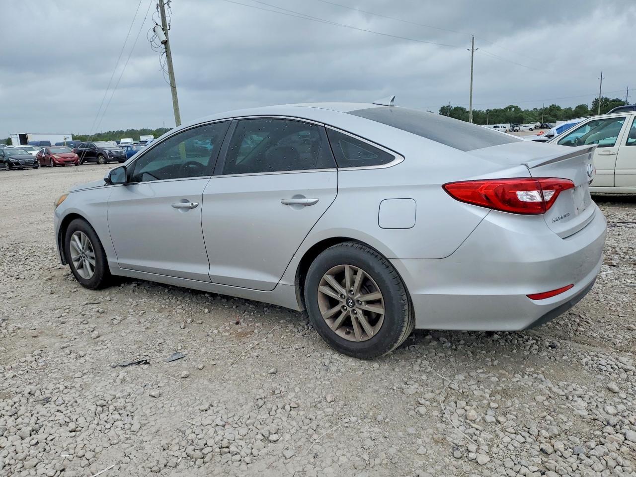 2015 Hyundai Sonata Se - Image 2