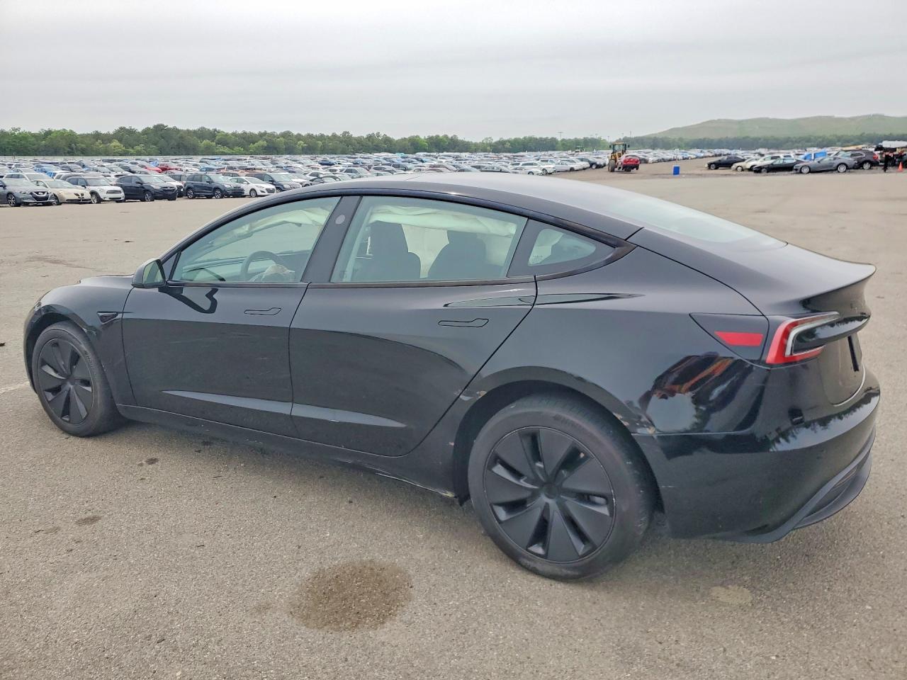 2024 Tesla Model 3 - Фото 2