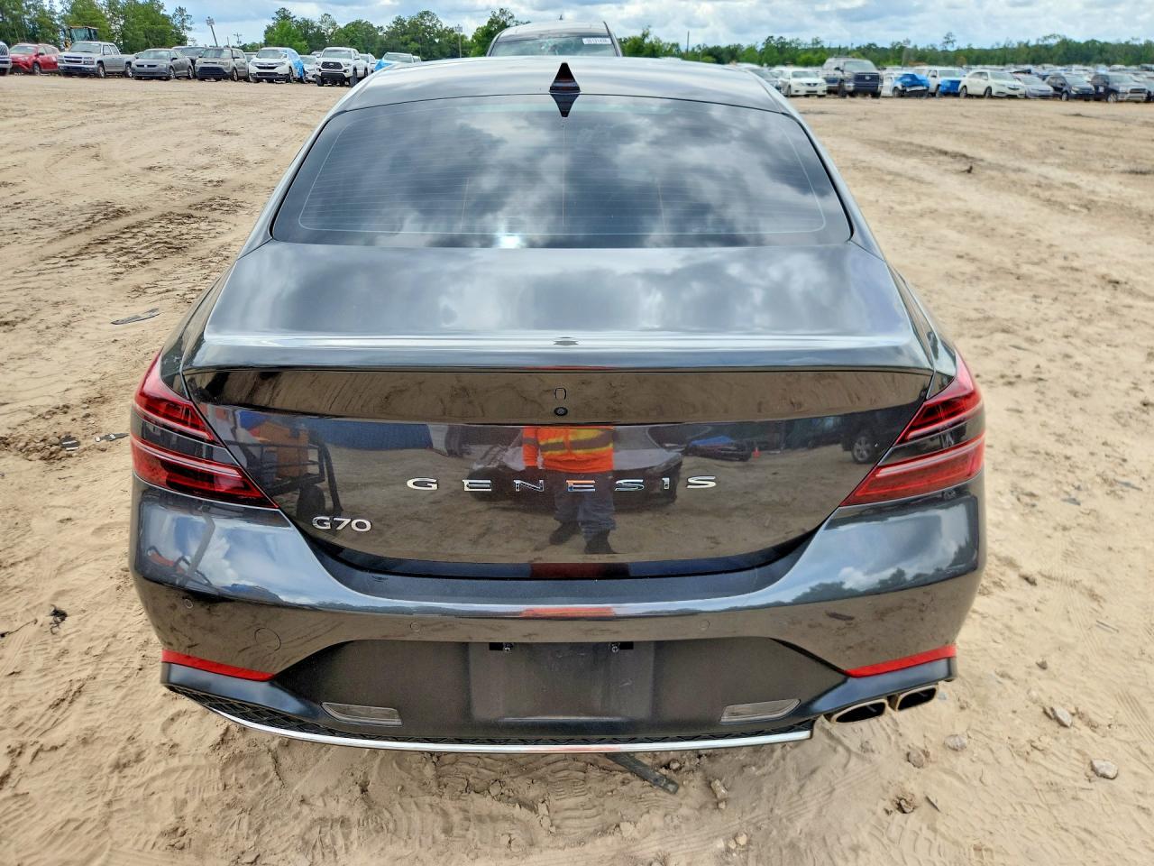 2022 Genesis G70 2.0T - Image 6