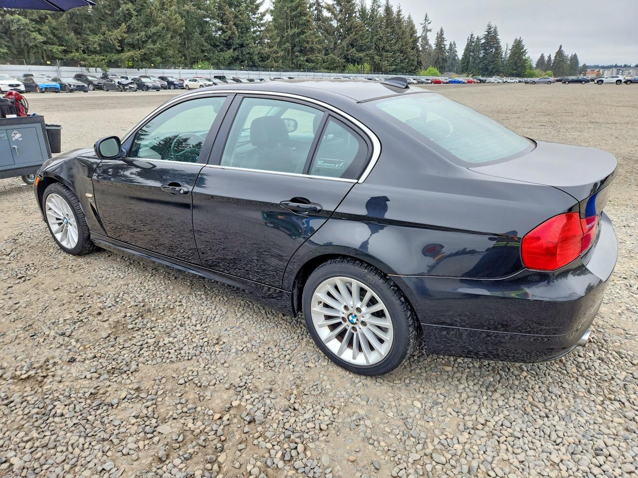 2011 BMW 335 Xi - Фото 2