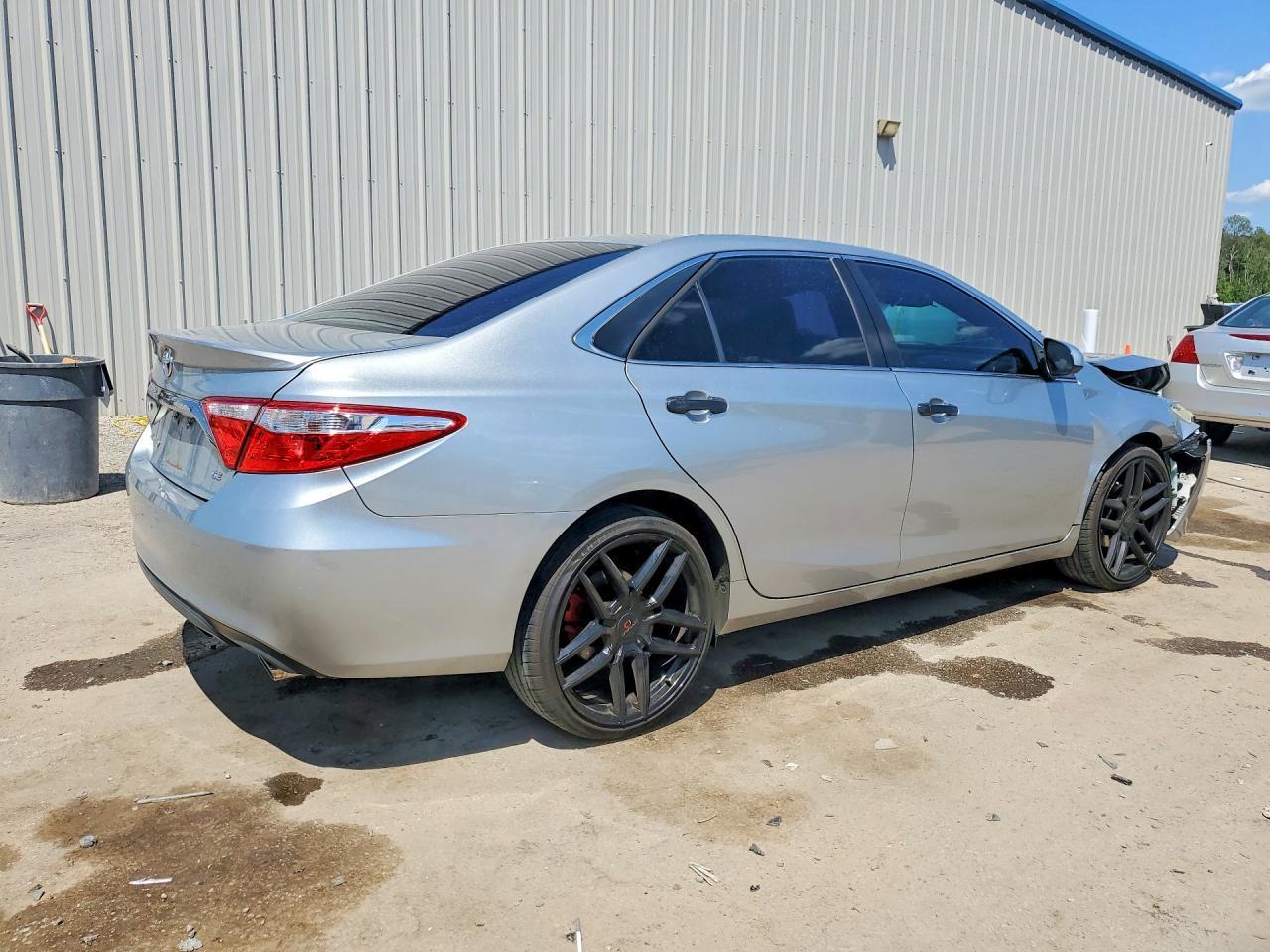 2015 Toyota Camry Se - Фото 3