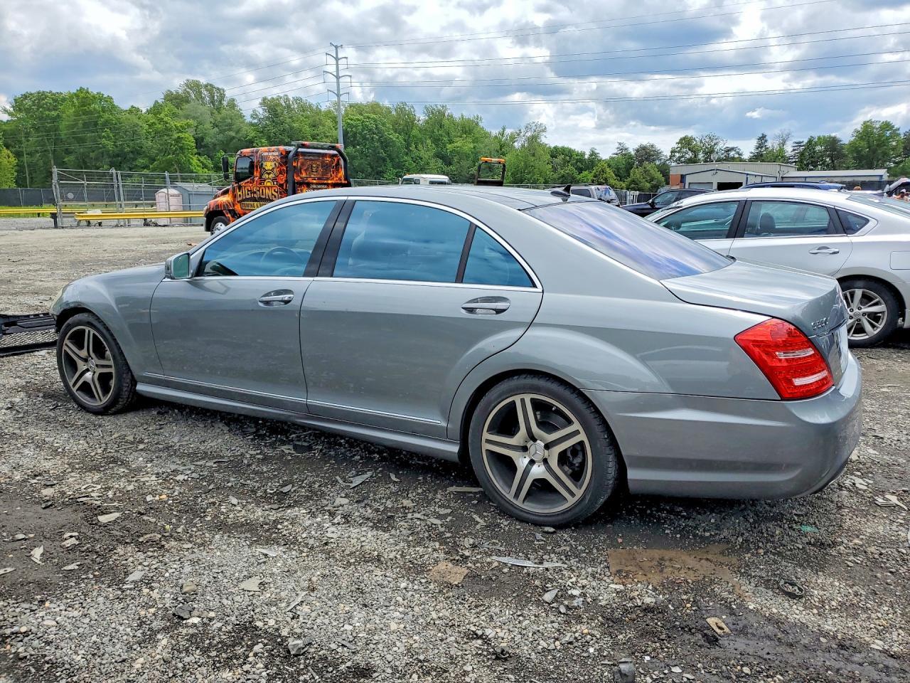 2011 Mercedes-Benz S 550 - Image 2