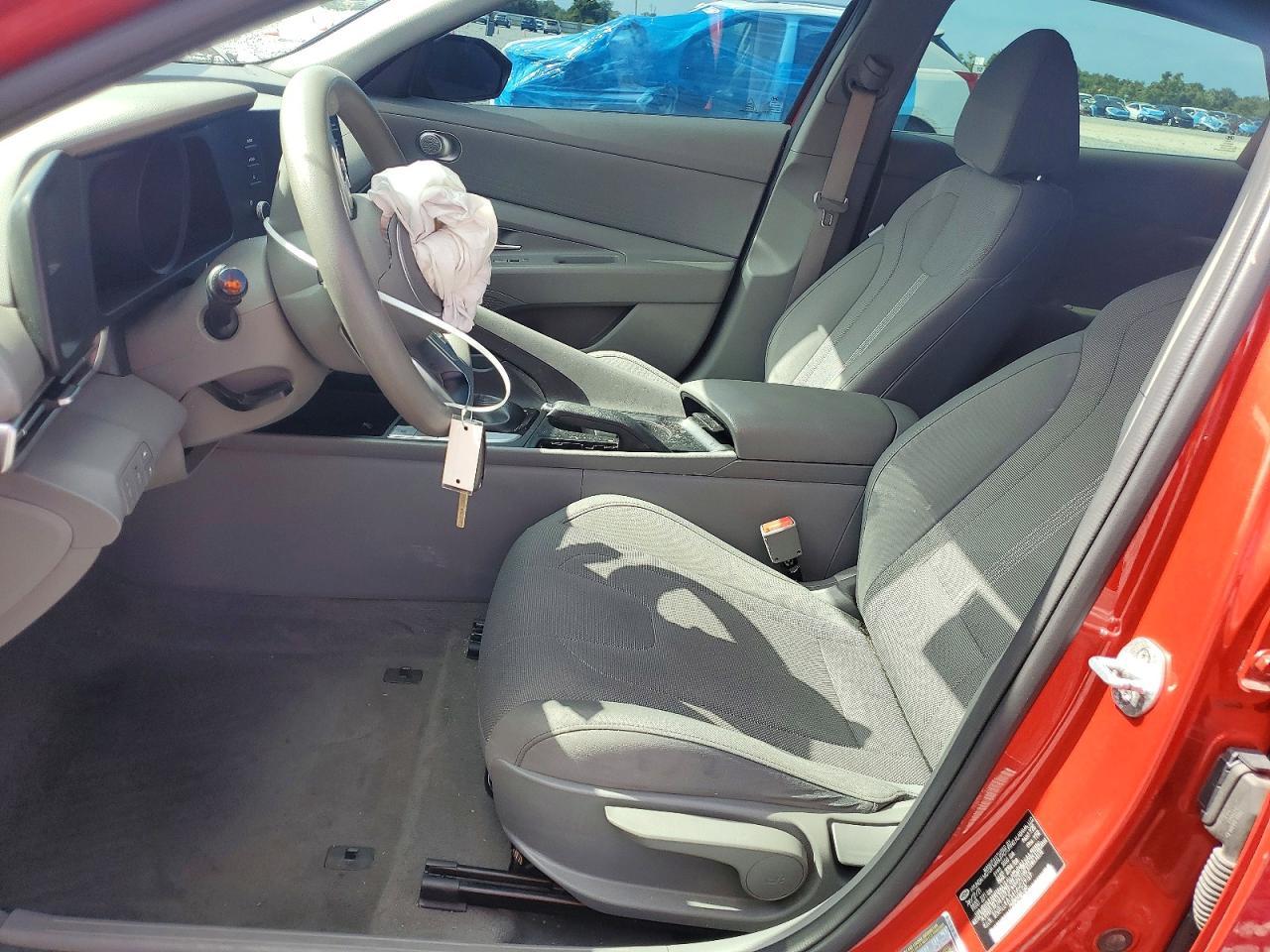 2021 Hyundai Elantra Se - Фото 7