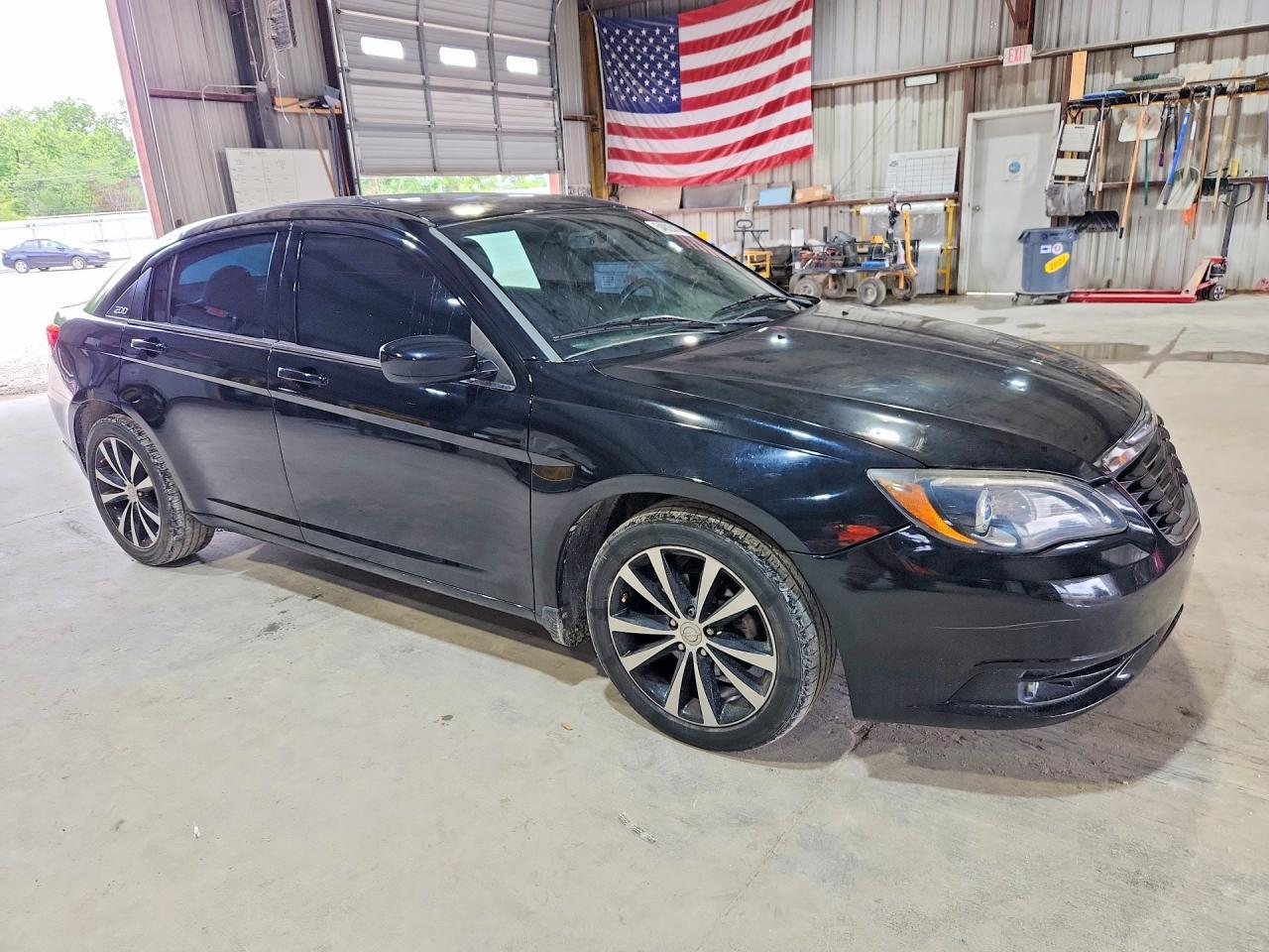 2012 Chrysler 200 S - Image 4