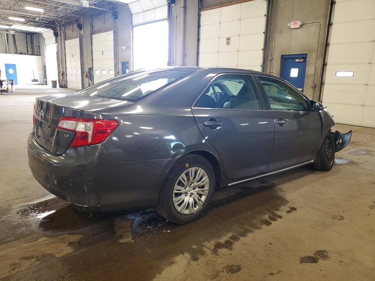 2012 Toyota Camry Le - Фото 3