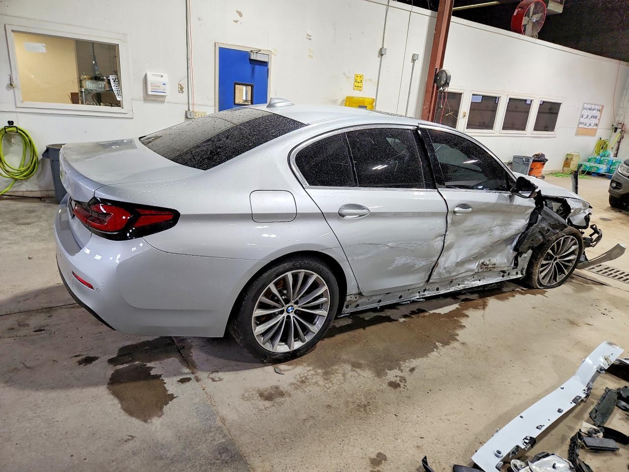 2021 BMW 530 Xi - Image 3