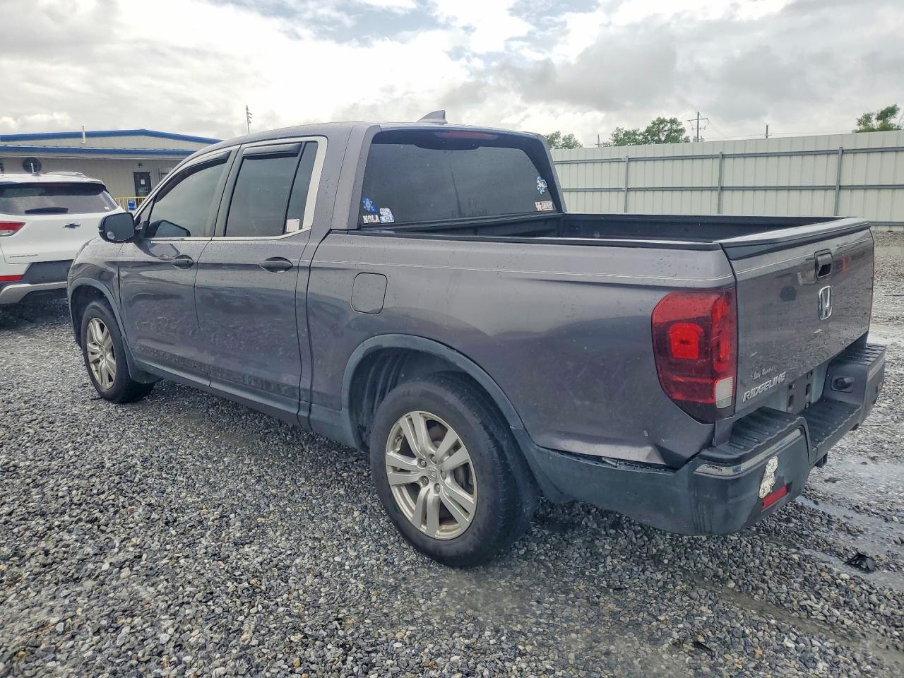 2019 Honda Ridgeline Rt - Image 2
