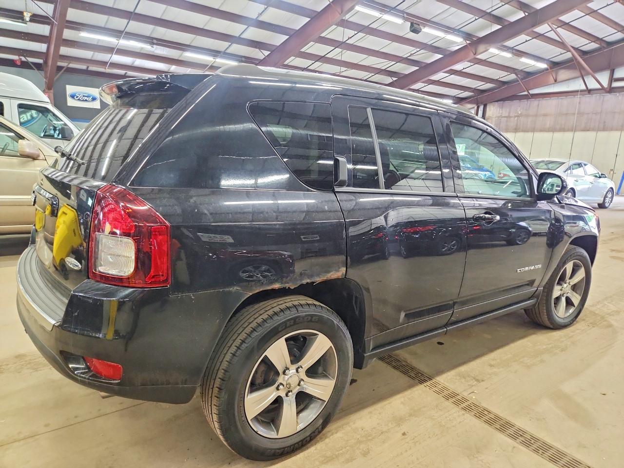 2016 Jeep Compass Latitude - Image 3