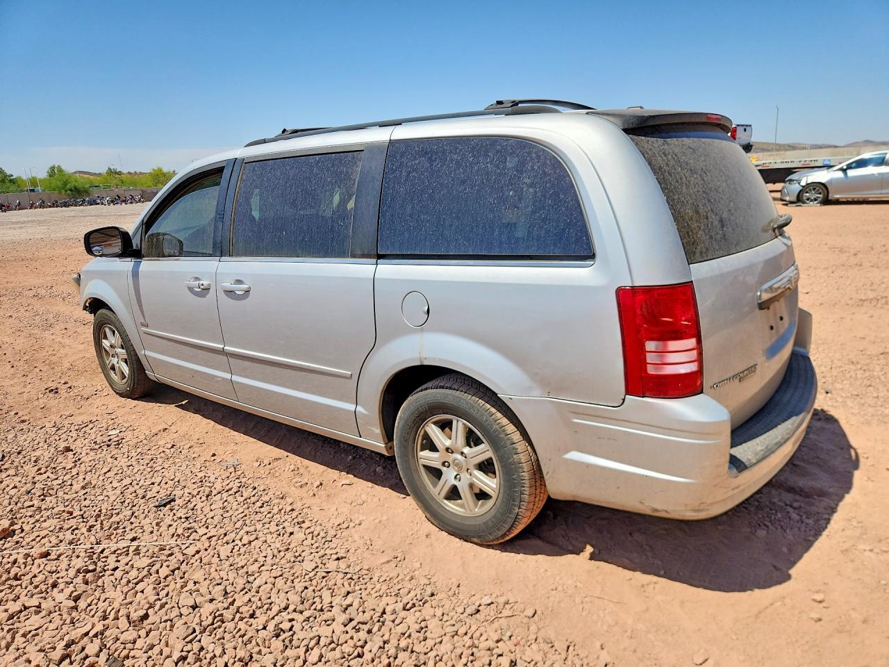 2008 Chrysler Town & Country Touring - Image 2