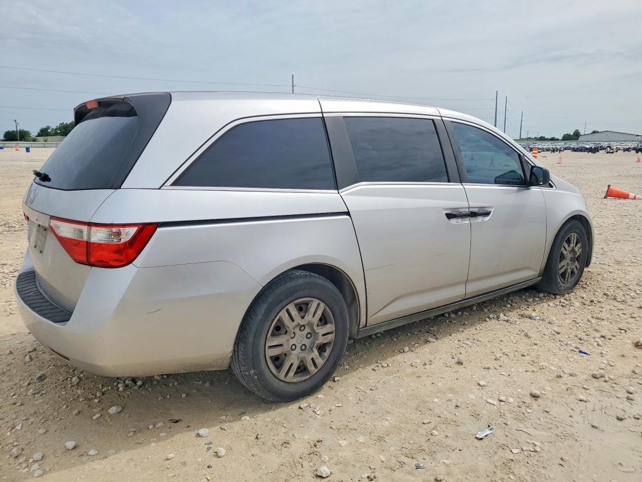 2011 Honda Odyssey Lx - Image 3