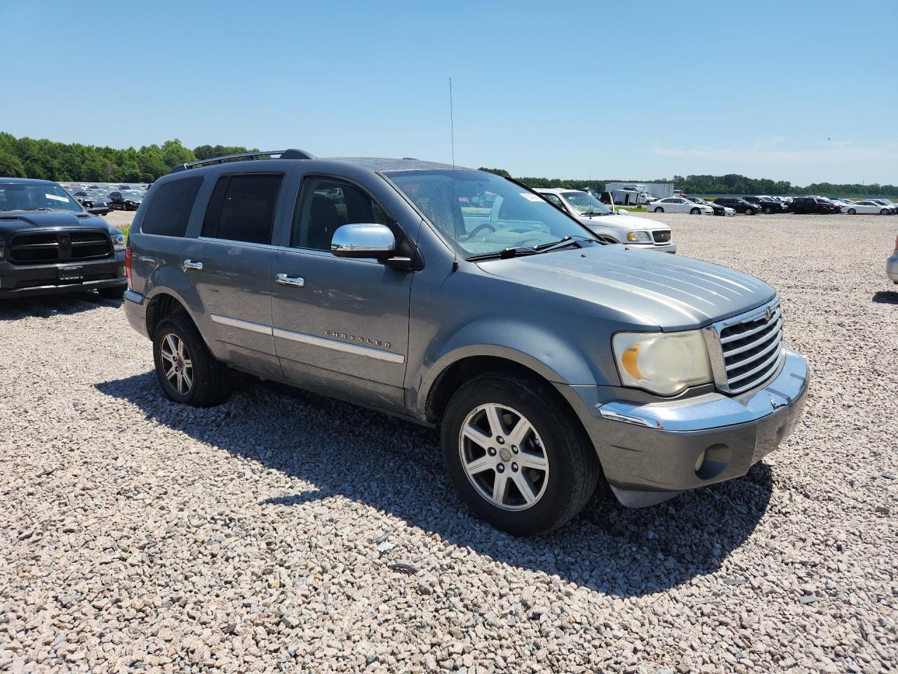 2007 Chrysler Aspen Limited - Image 4