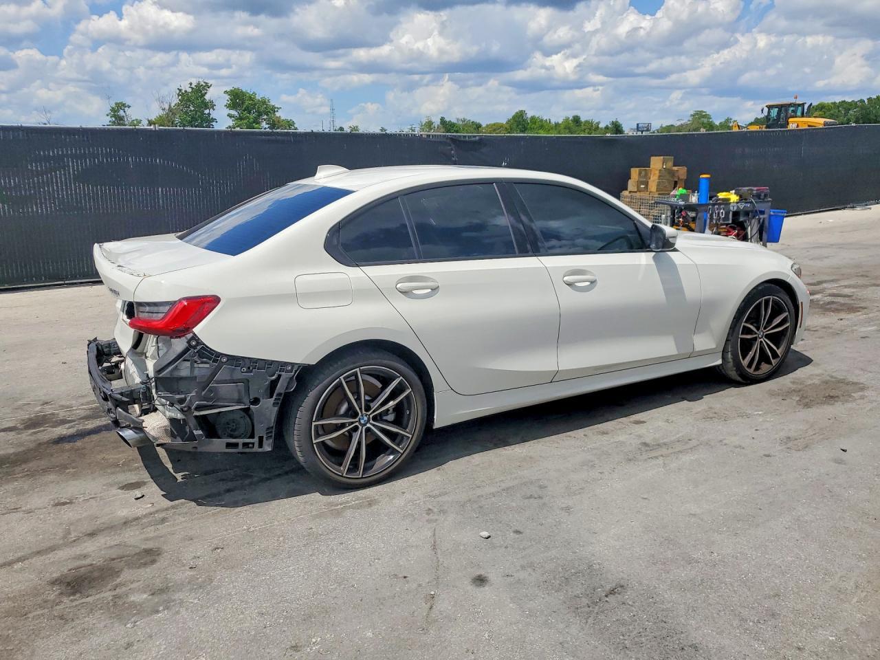 2020 BMW 330I - Фото 3