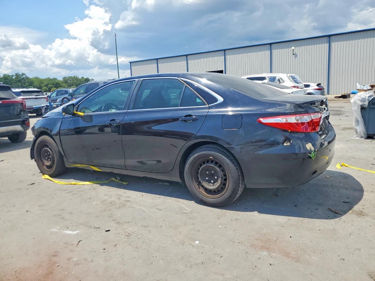 2017 Toyota Camry Le - Фото 2