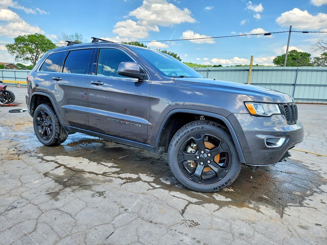 2019 Jeep Grand Cherokee Laredo - Image 4