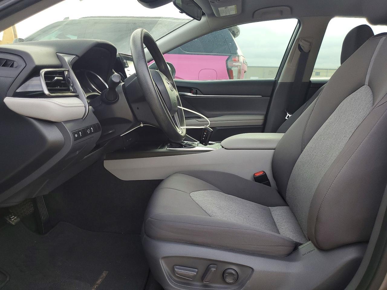 2021 Toyota Camry Le - Фото 7