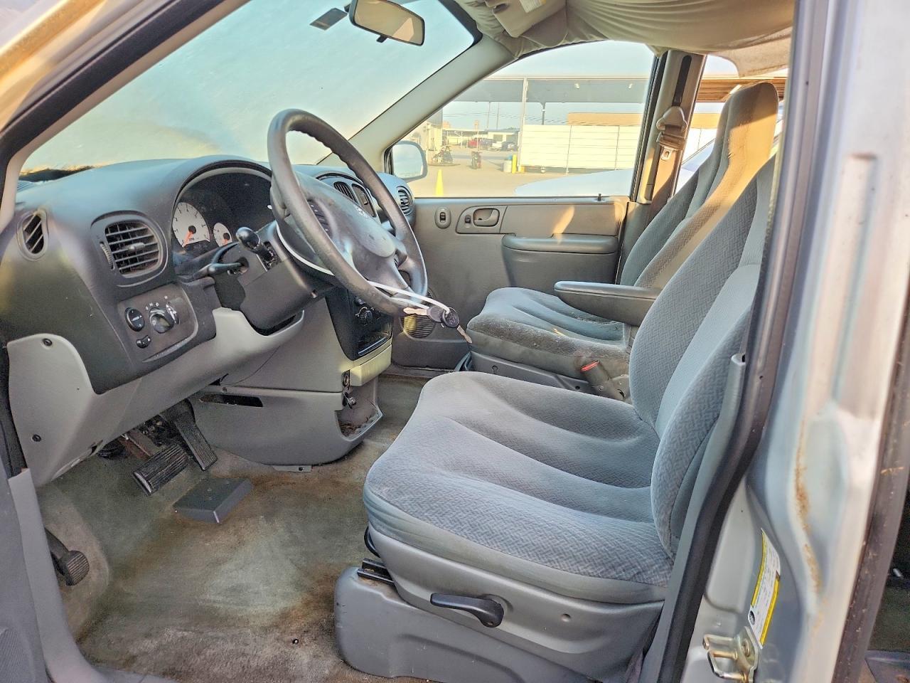 2005 Dodge Caravan - Image 7