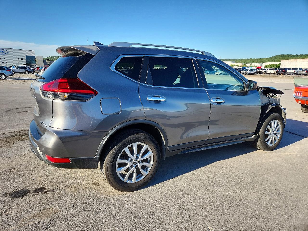2020 Nissan Rogue Sv - Image 3