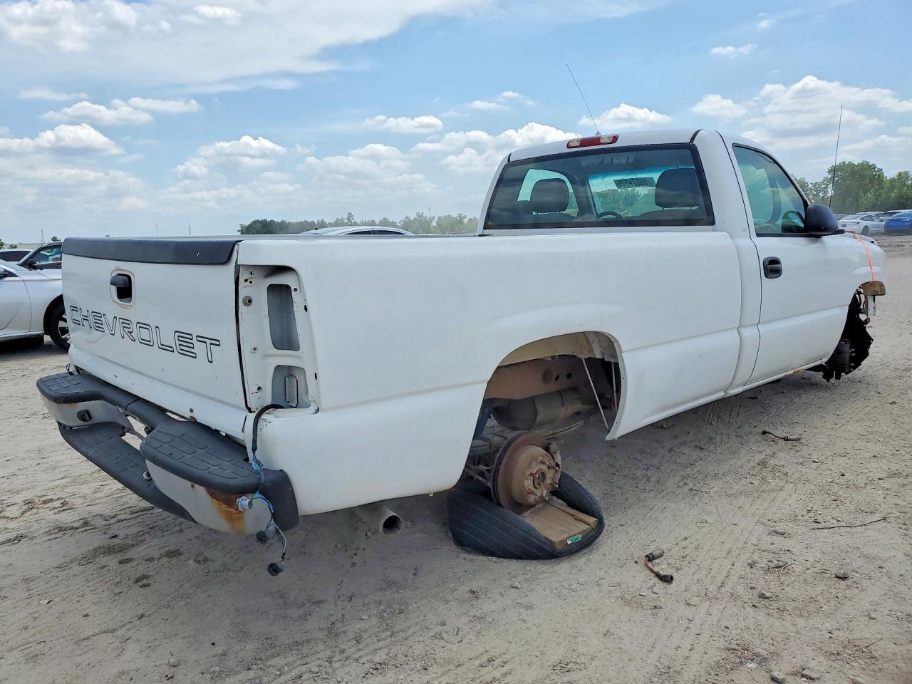 2004 Chevrolet Silverado C1500 - Image 3
