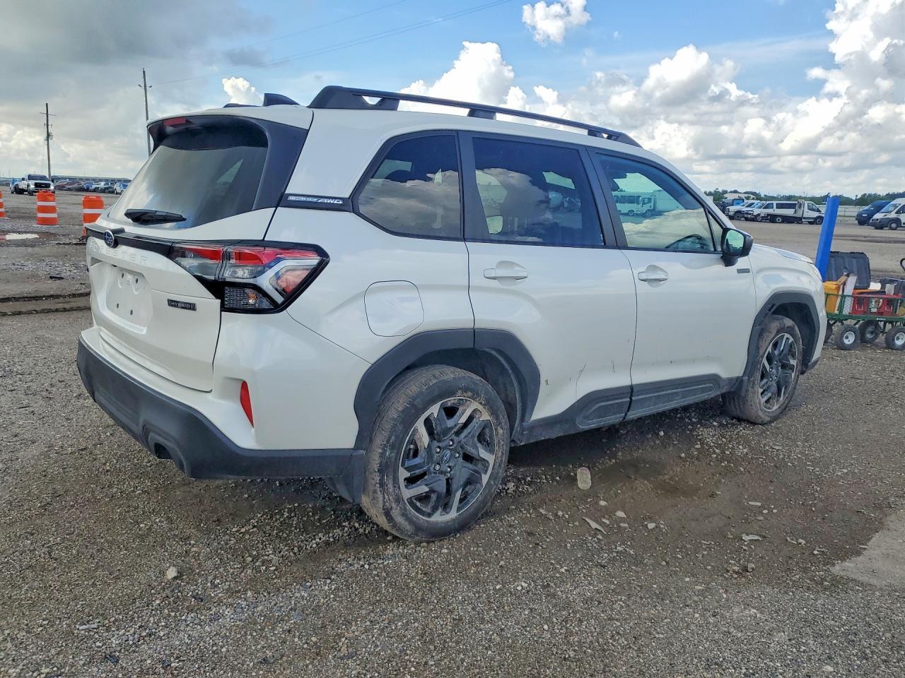 2025 Subaru Forester Premium - Фото 3
