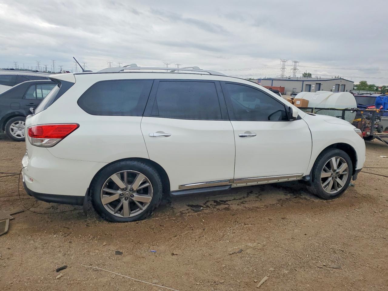 2015 Nissan Pathfinder S - Фото 3
