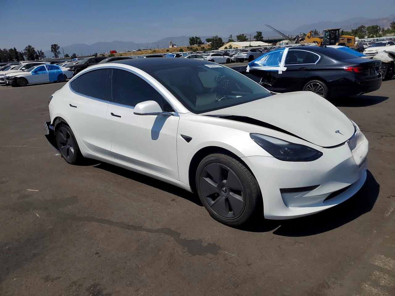 2023 Tesla Model 3 - Фото 4