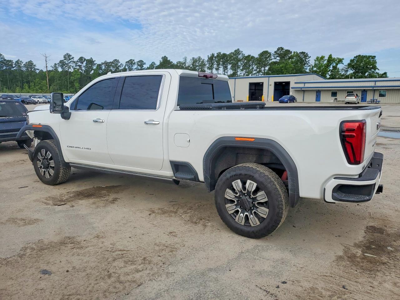 2025 GMC Sierra K2500 Denali - Image 2