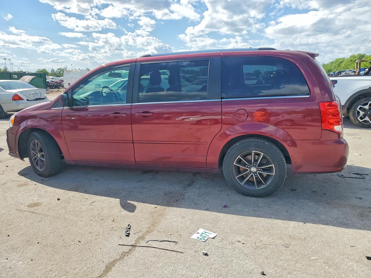 2017 Dodge Grand Caravan Sxt - Image 2